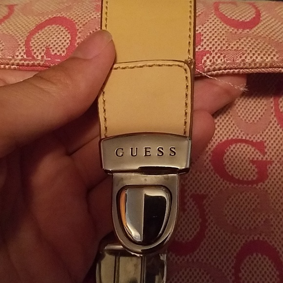 Guess handbag - Picture 2 of 3